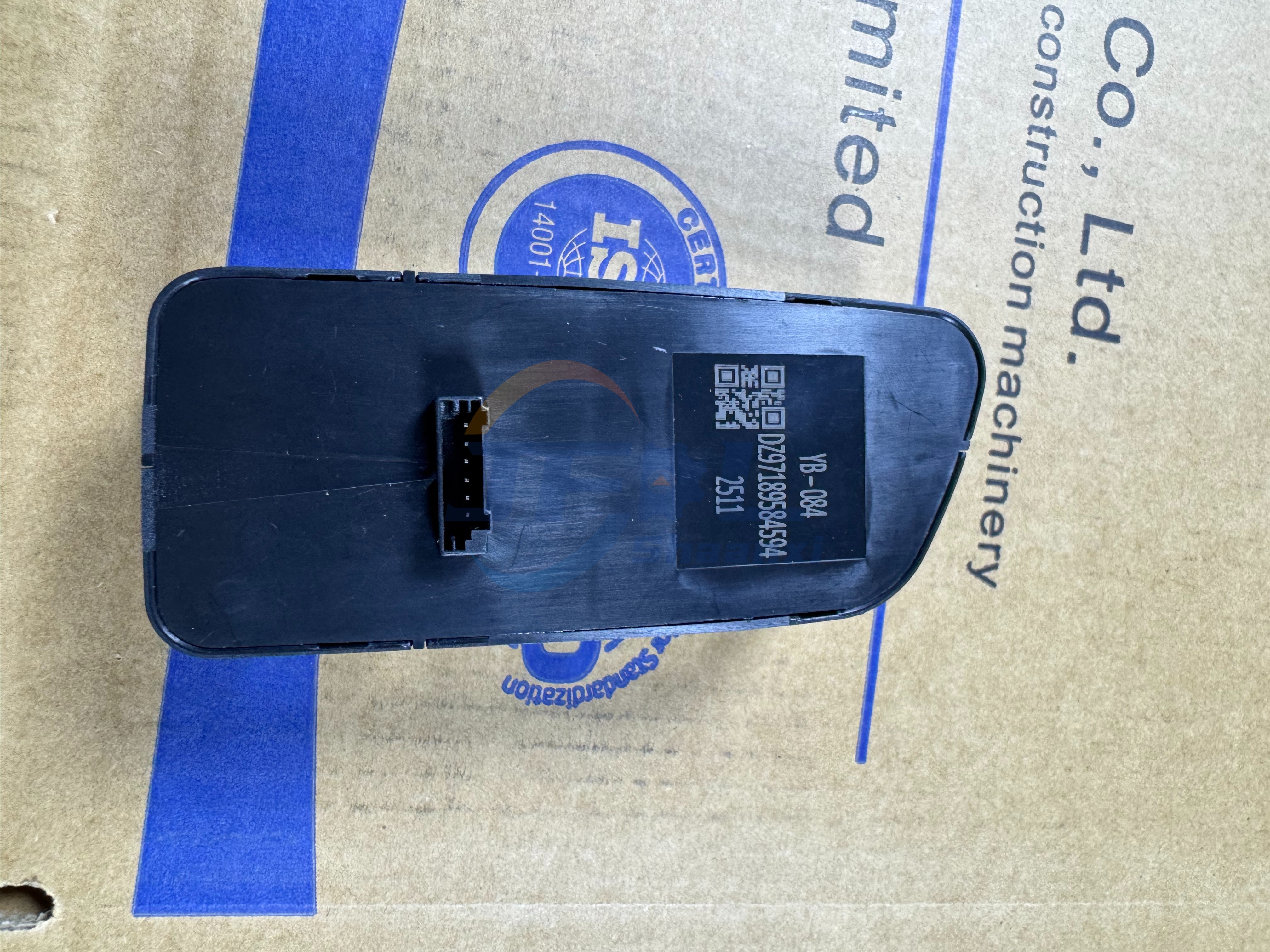 قطع غيار الشاحنات نظام وحدة التحكم الإلكترونية مفتاح رفع النافذة الكهربائية DZ97189584594 لشاكمان ديلونج X5000 وM3000S وX3000