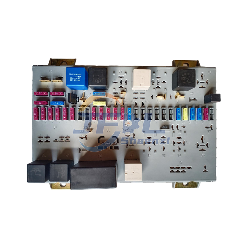 SHACMAN F3000 صندوق الصمامات لقطع غيار الشاحنات / صندوق الكهرباء المركزي / لوحة التحكم الكهربائية المركزية 81.25444.6060