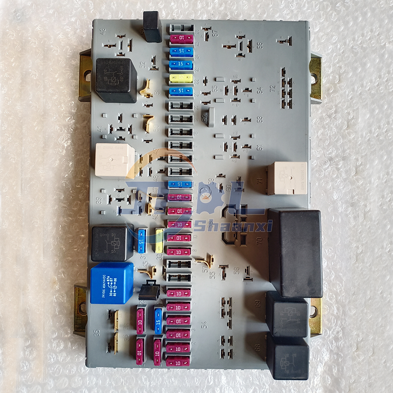 SHACMAN F3000 صندوق الصمامات لقطع غيار الشاحنات / صندوق الكهرباء المركزي / لوحة التحكم الكهربائية المركزية 81.25444.6060